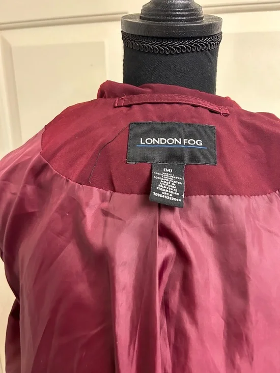 London fog medium maroon trench coat with button details with belt, Size Medium - Picture 9 of 10
